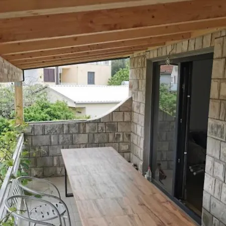 Four-bedroom With Sea View * Drače