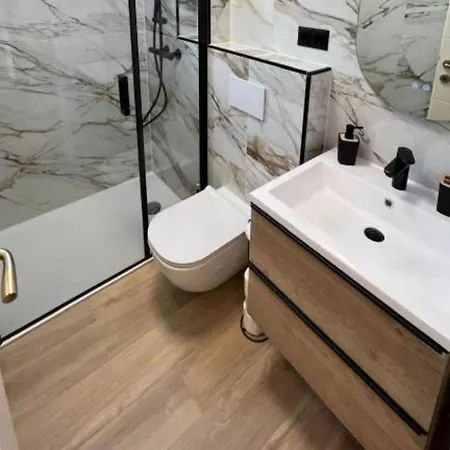 Four-bedroom With Sea View Apartmán