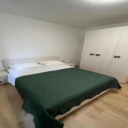 アパート Four-bedroom With Sea View