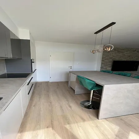 Four-bedroom With Sea View アパート *