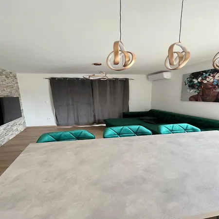 Four-bedroom With Sea View アパート *