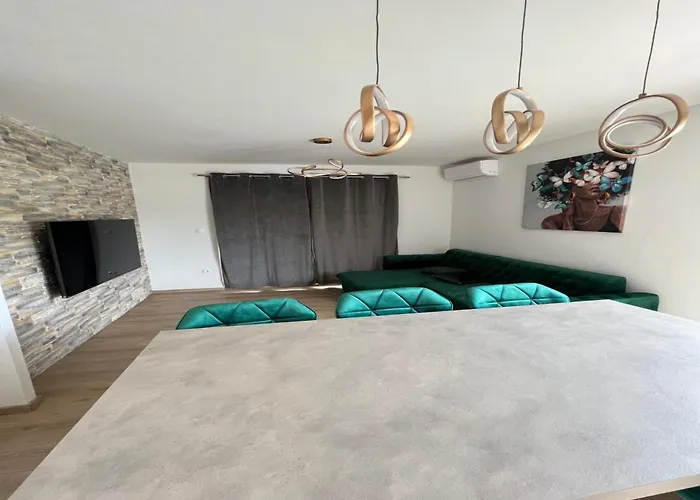 Four-bedroom With Sea View Appartement *