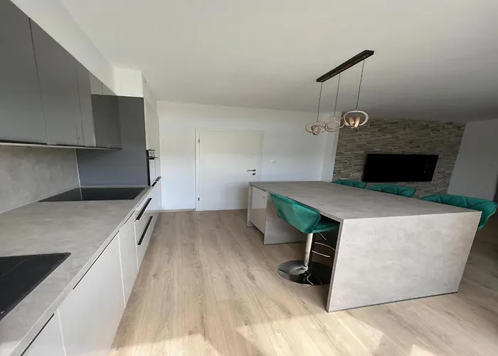 Four-bedroom With Sea View Appartement *