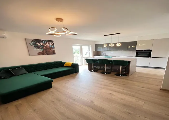 Four-bedroom With Sea View Appartement